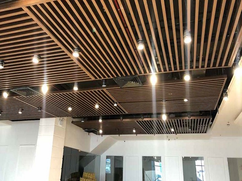 Giới thiệu chi tiết về dòng trần nhôm vân gỗ hiện nay trên thị trường