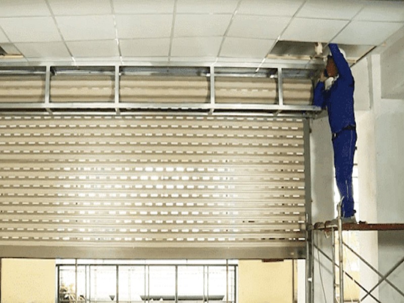 Quy trình bảo dưỡng cửa cuốn tại nhà an toàn 6