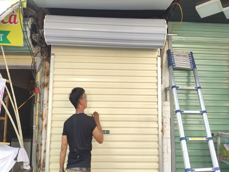 Những nguyên nhân khiến cho cửa cuốn bị kẹt và cách khắc phục tại nhà 2